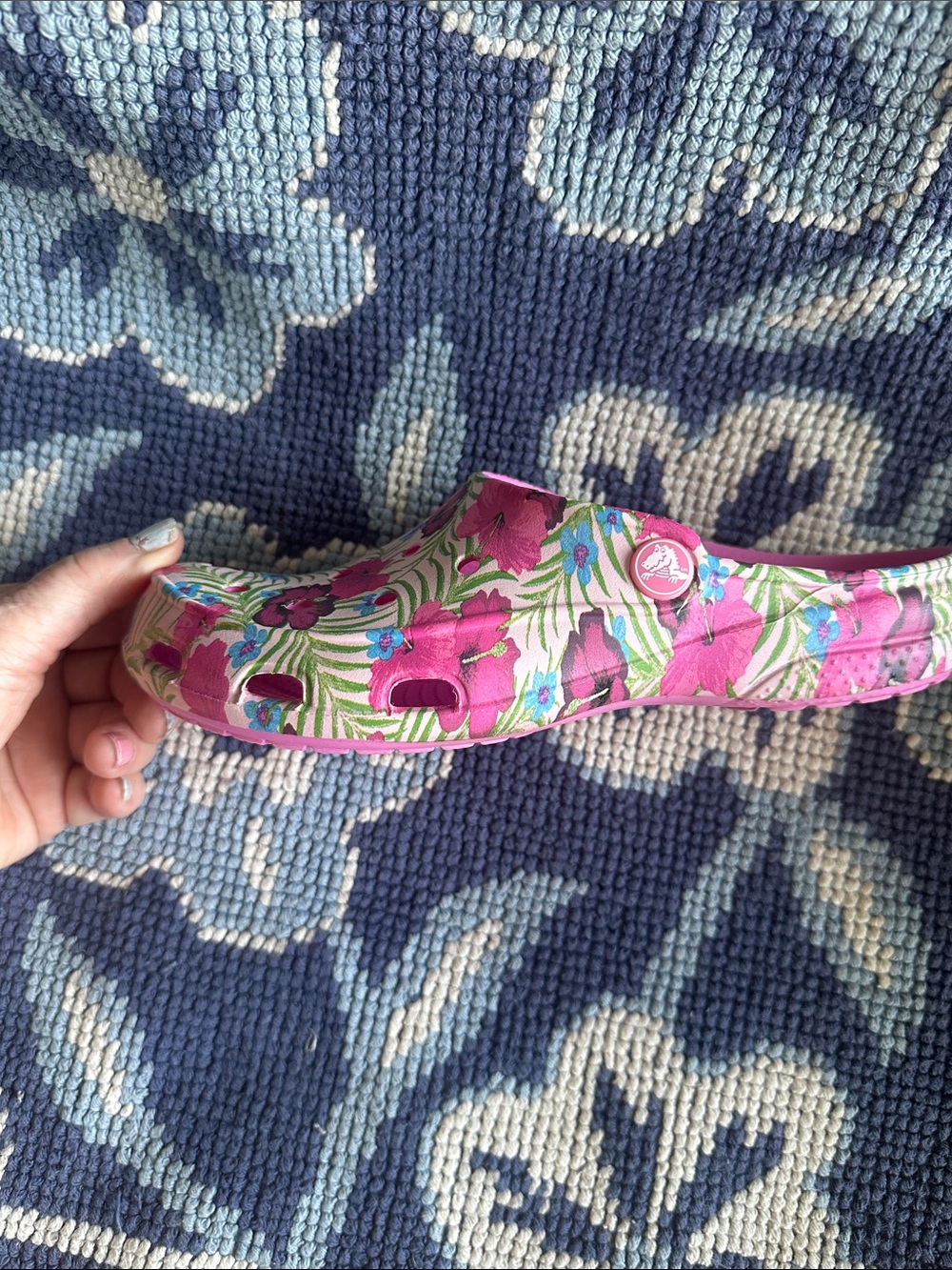 🌺 Crocs Classic Floral Print Clogs Women’s Size 6 Pink Comfort Shoes - Picture 6 of 7